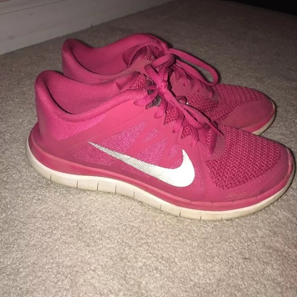 hot pink nike free run